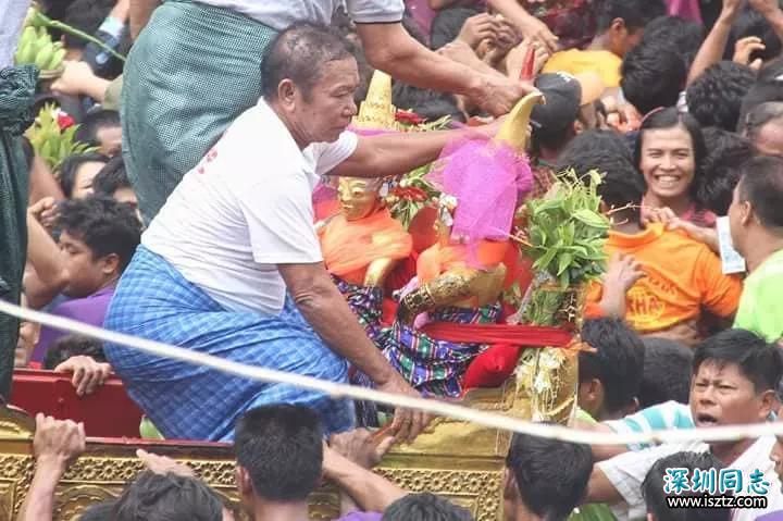缅甸神节人山人海，节日的关键人物由男同性恋扮演！