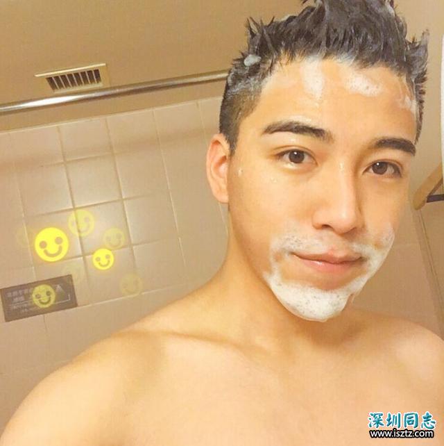东航一名空少走红抖音，帅气逼人，阳光大男孩