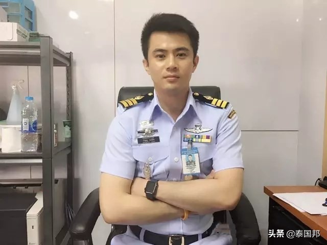 警察是泰国帅哥比例较高的一个行业，让我们看看制服帅哥们